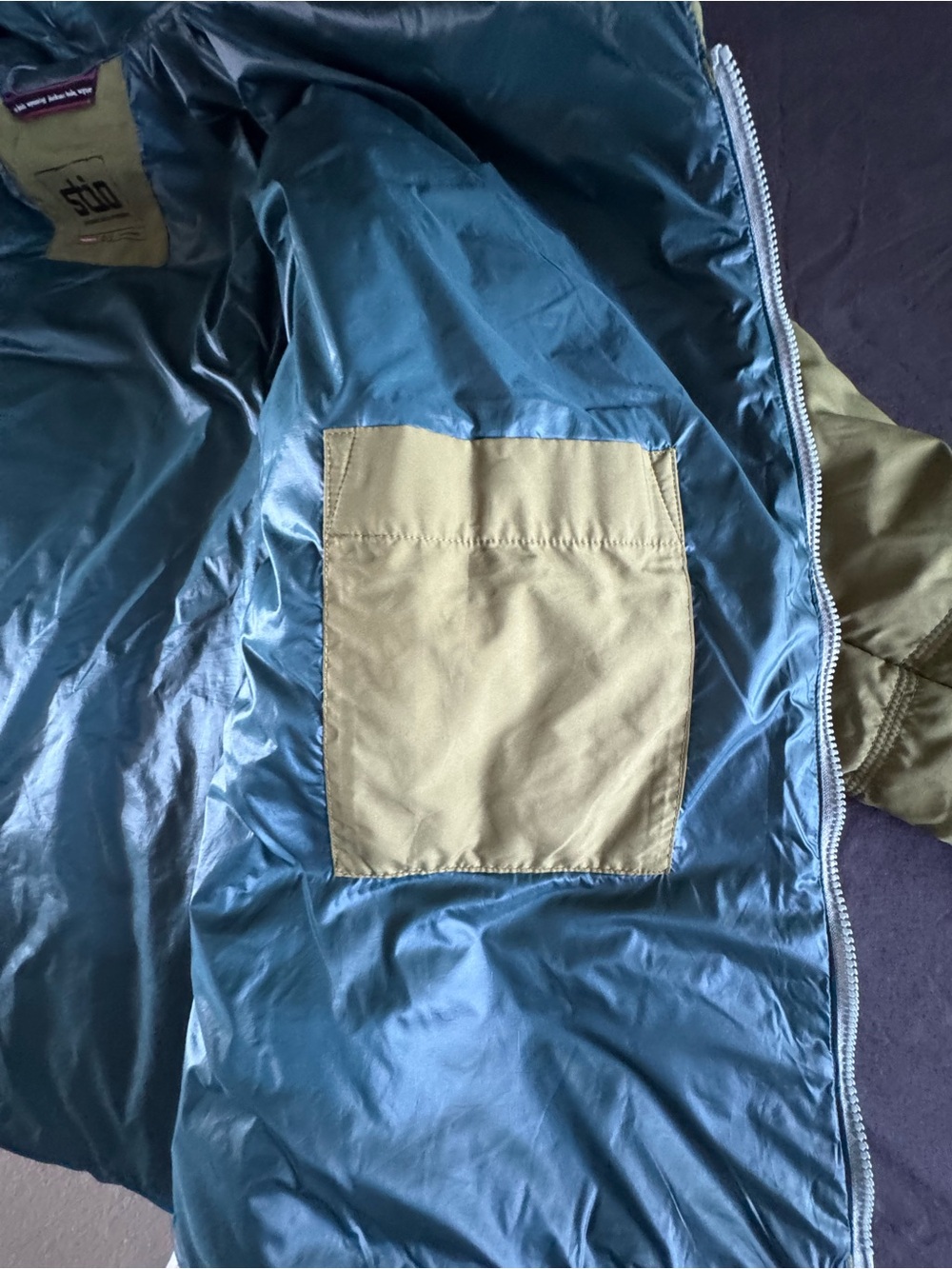Stio Women’s Olive Green Puffer Jacket with Blue Lining - Picture 6 of 8